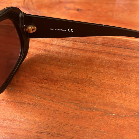 Chanel - Picture 6 of 7